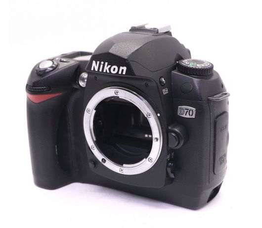 Nikon D70 body (пробег 21430 кадров)