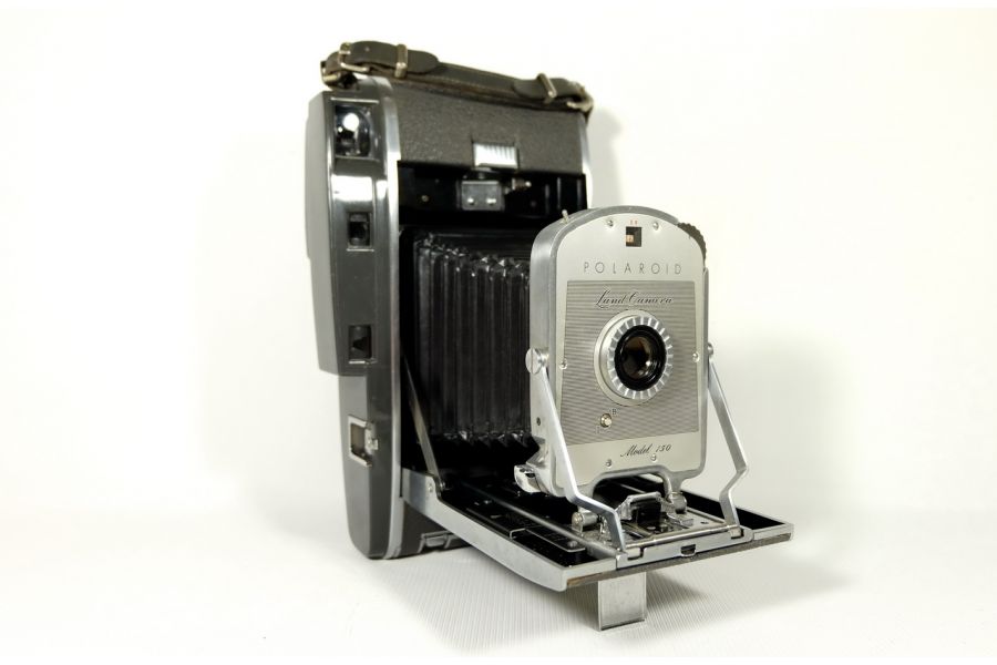 Polaroid Vintage camera model 150 (USA, 1957)