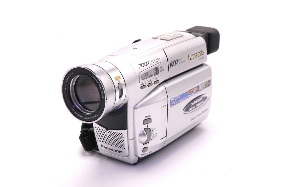 Видеокамера Panasonic NV-VZ17EN в упаковке