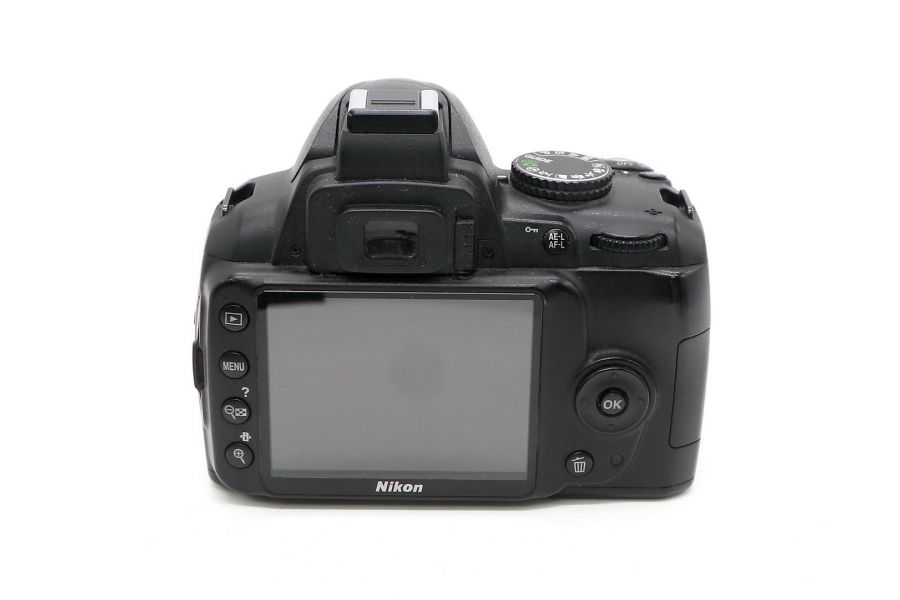 Nikon D3000 body в коробке (пробег 31235 кадров)