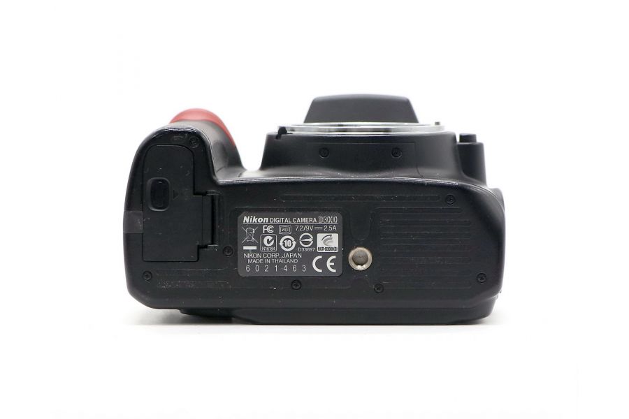 Nikon D3000 body в коробке (пробег 31235 кадров)