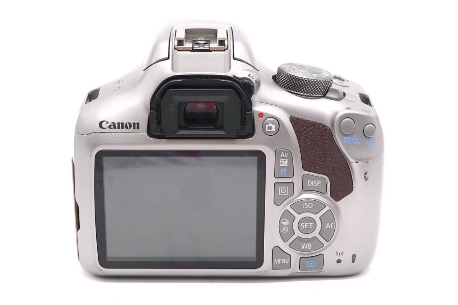 Canon EOS 1300D body silver (пробег 9000 кадров)