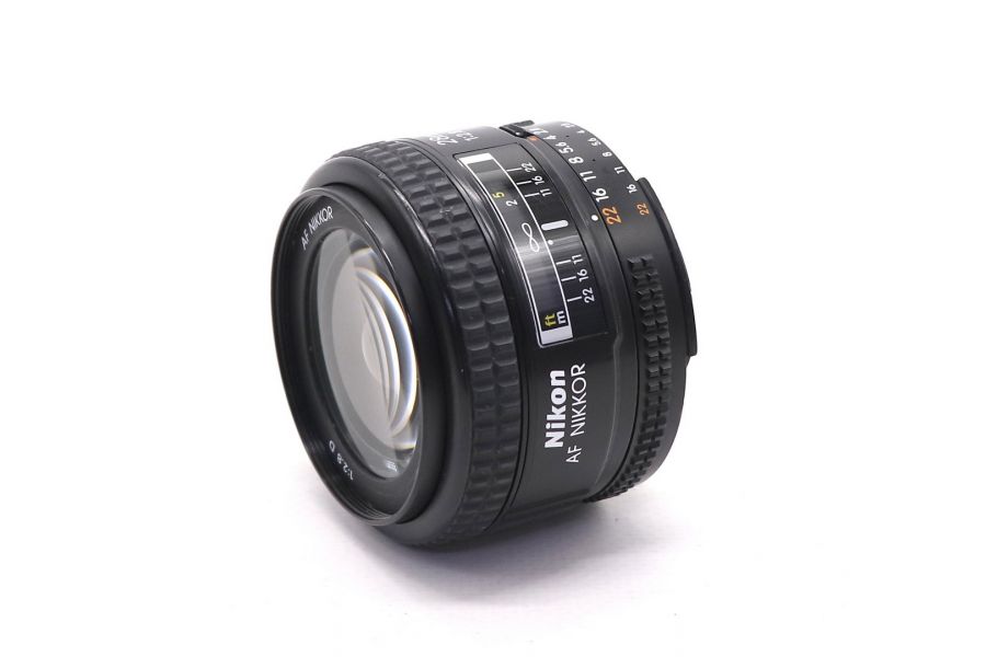 Nikon 28mm f/2.8 AF Nikkor в упаковке