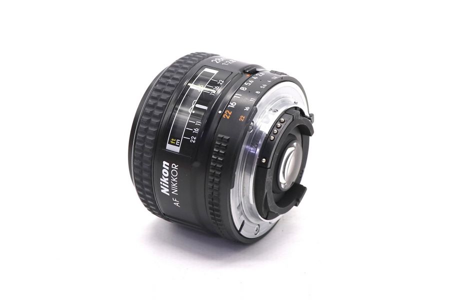 Nikon 28mm f/2.8 AF Nikkor в упаковке