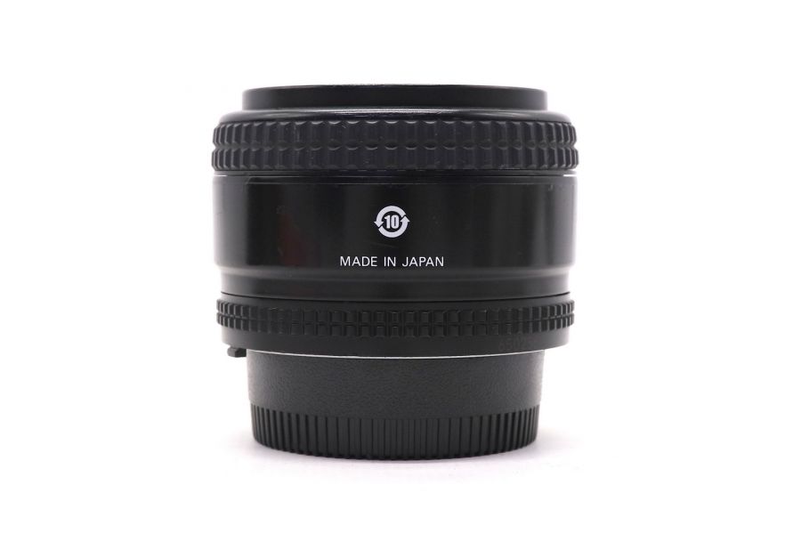 Nikon 28mm f/2.8 AF Nikkor в упаковке