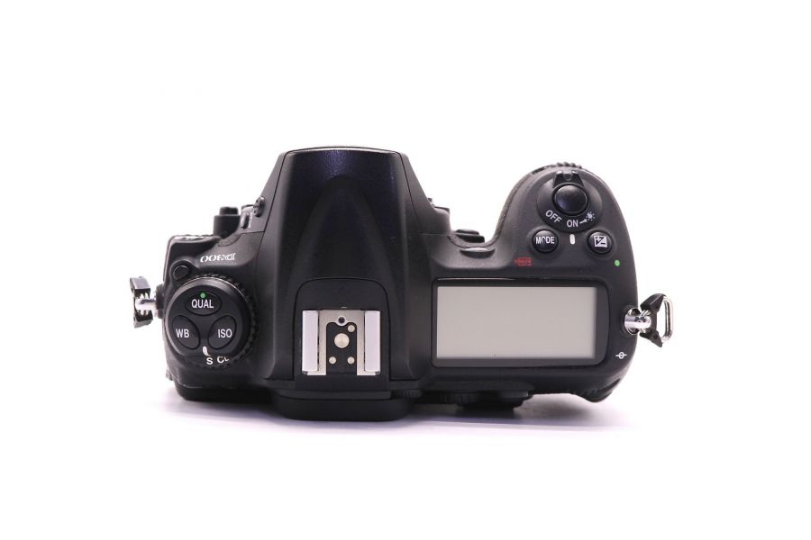 Nikon D300 body (пробег 59800 кадров)