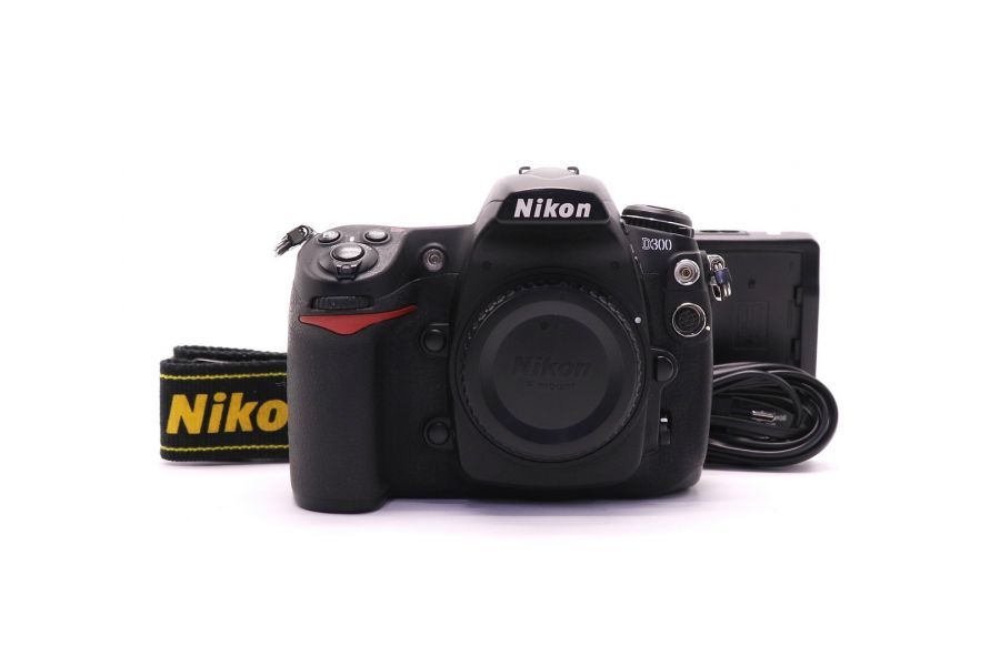 Nikon D300 body (пробег 59800 кадров)