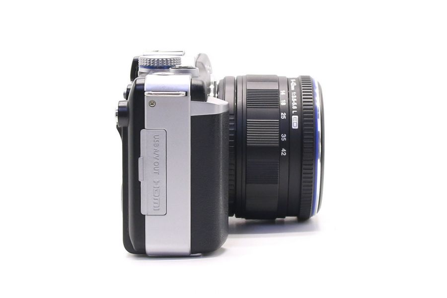 Olympus pen E-PL1 kit в упаковке (пробег 3950 кадров)