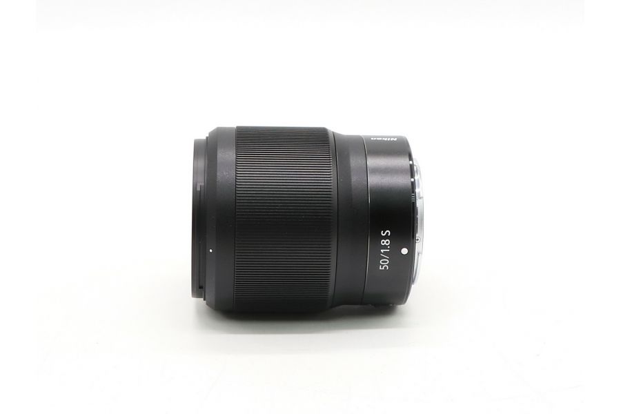 Nikon 50mm f/1.8 S Nikkor Z в упаковке