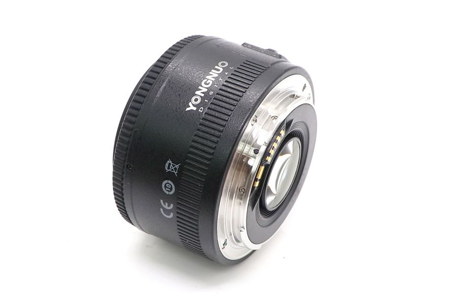 YongNuo AF 35mm f/2 Canon EF в упаковке