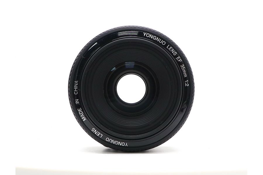 YongNuo AF 35mm f/2 Canon EF в упаковке