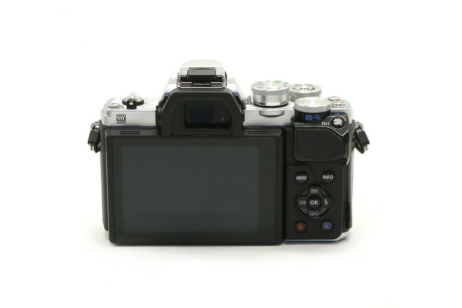 Olympus OM-D E-M10 Mark III body silver (пробег 4560 кадров)