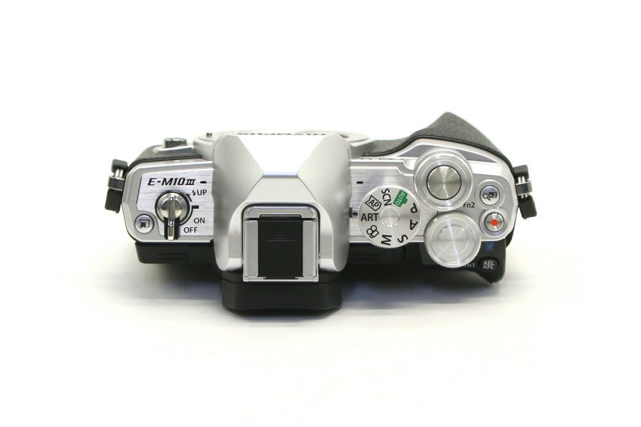 Olympus OM-D E-M10 Mark III body silver (пробег 4560 кадров)