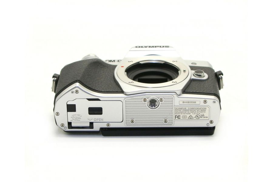 Olympus OM-D E-M10 Mark III body silver (пробег 4560 кадров)