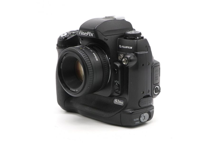 Fujifilm FinePix S3 Pro kit 50mm f/1.8D AF Nikkor