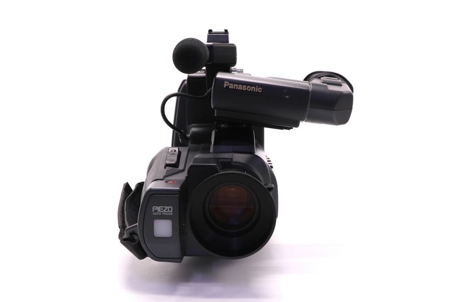 Видеокамера Panasonic NV-M1000