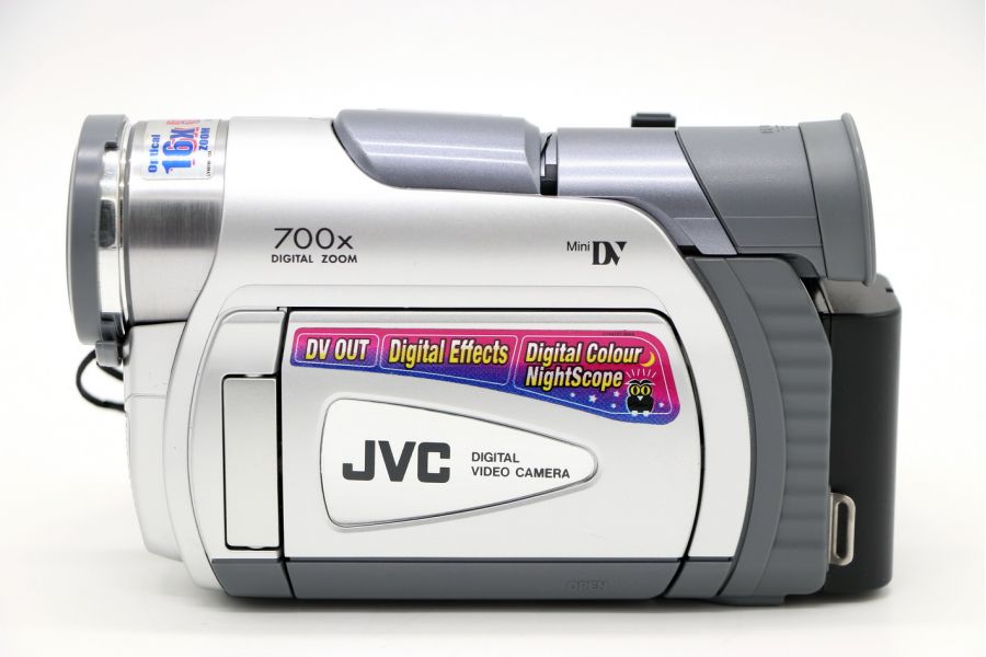 Видеокамера JVC GR-D20E