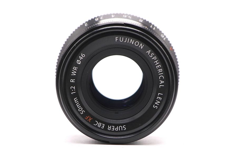 Fujifilm XF 50mm f/2 R WR в упаковке