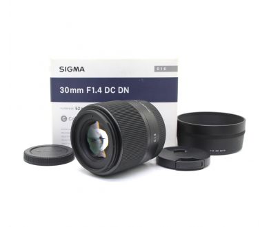 Sigma AF 30mm f/1.4 DC DN Micro 4/3 в упаковке