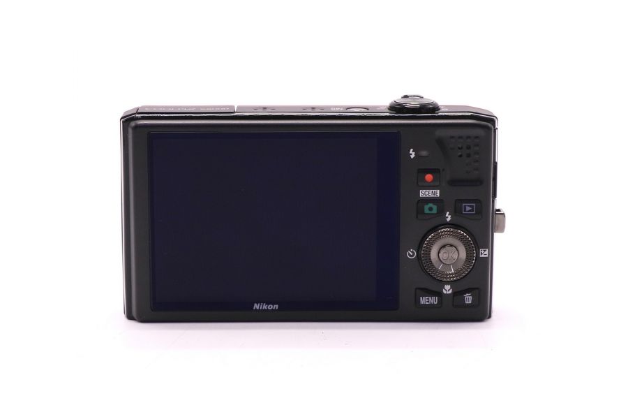 Nikon Coolpix S8000 в упаковке