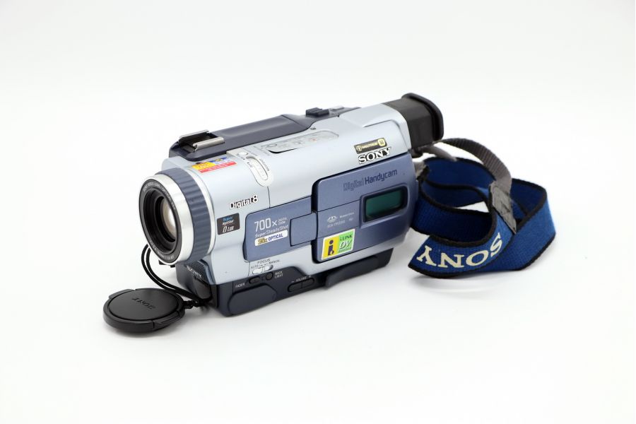 Видеокамера Sony DCR-TRV330E