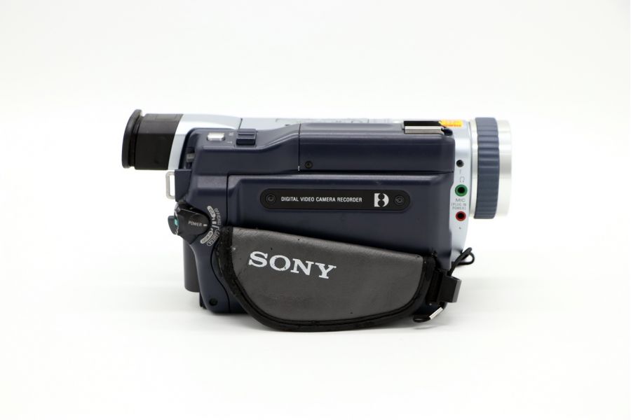 Видеокамера Sony DCR-TRV330E