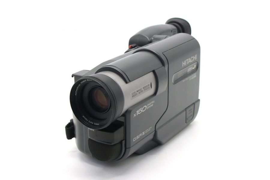 Видеокамера Hitachi VM-E228E в упаковке