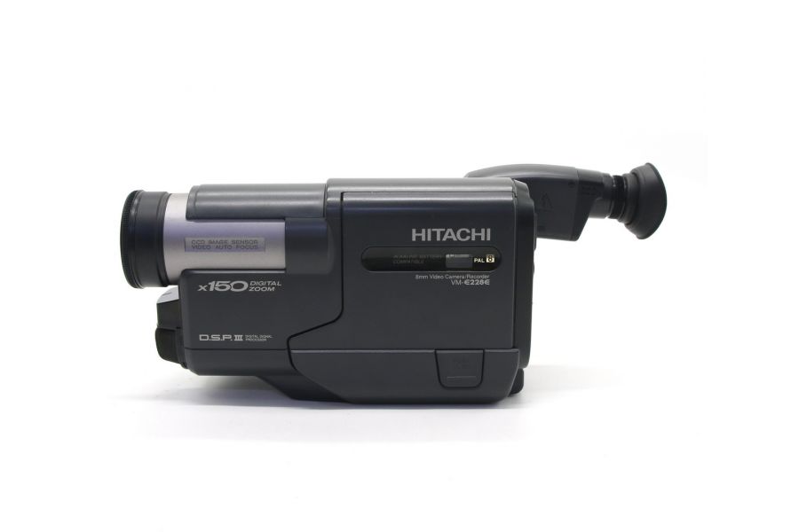 Видеокамера Hitachi VM-E228E в упаковке