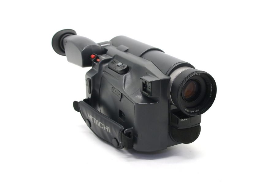 Видеокамера Hitachi VM-E228E в упаковке