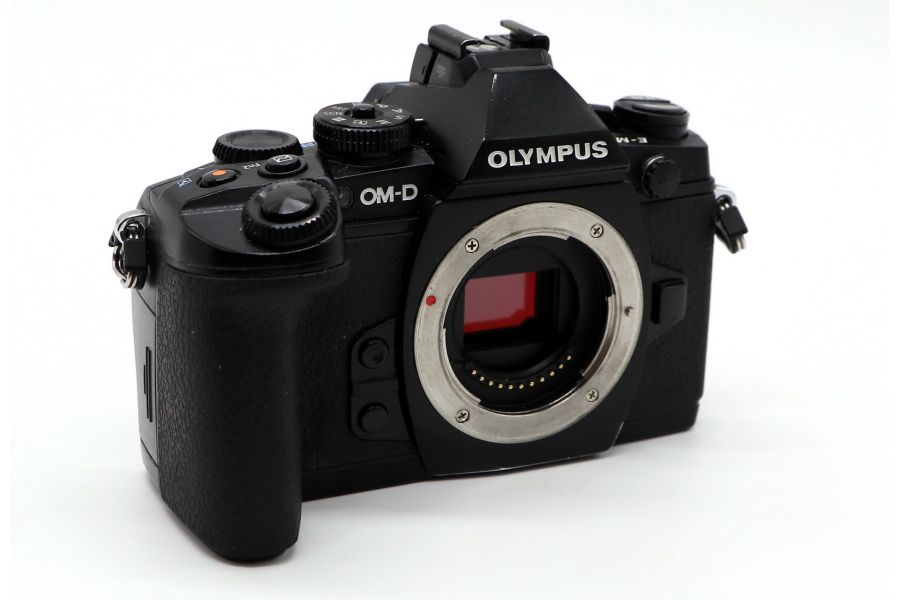 Olympus OM-D E-M1 body б/у в упаковке
