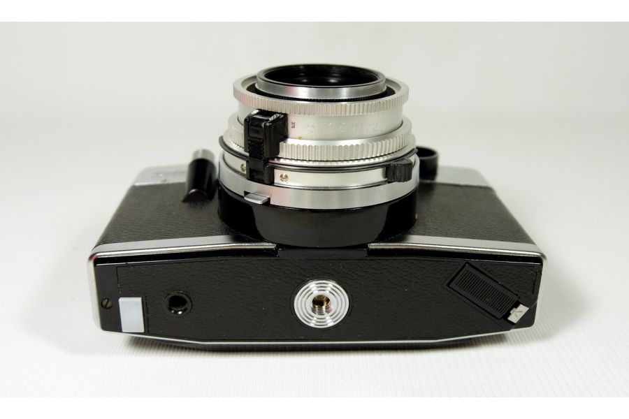 Kodak Instamatic Reflex + Xenar 2.8/45