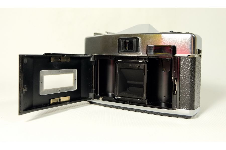 Kodak Instamatic Reflex + Xenar 2.8/45