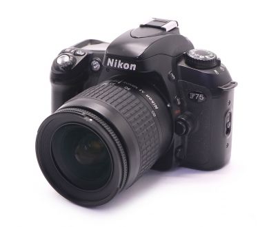 Nikon F75 kit плёночный зеркальный фотоаппарат