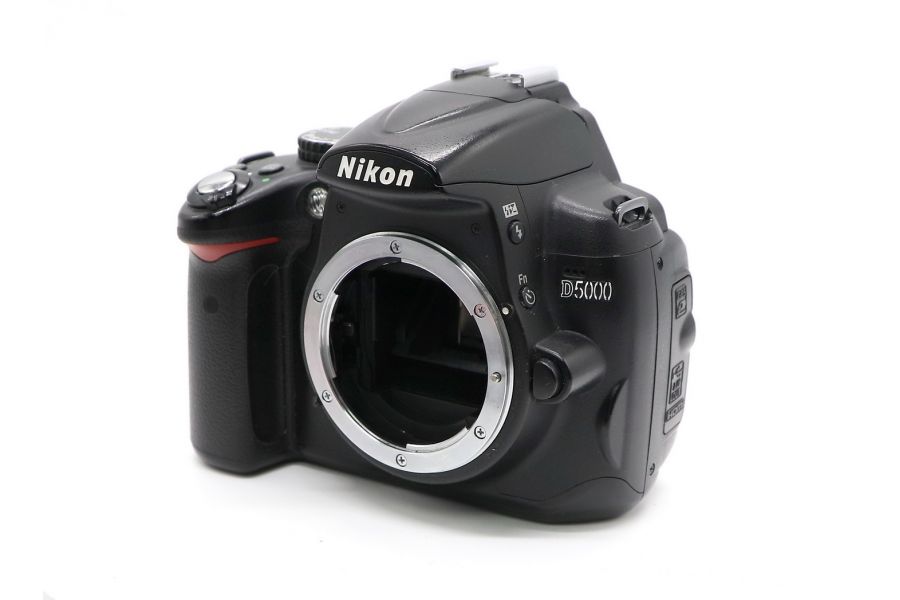 Nikon D5000 body (пробег 141000 кадров)