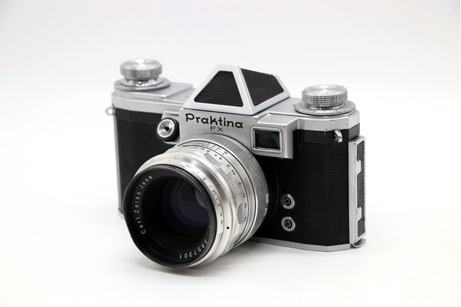Praktina FX  + Biotar 2/58 T (Germany, 1955)