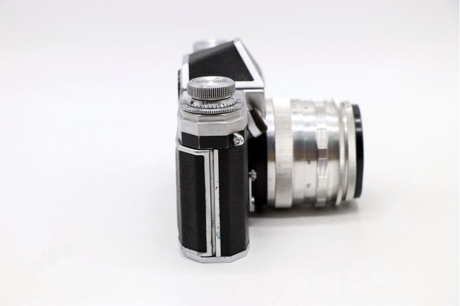 Praktina FX  + Biotar 2/58 T (Germany, 1955)