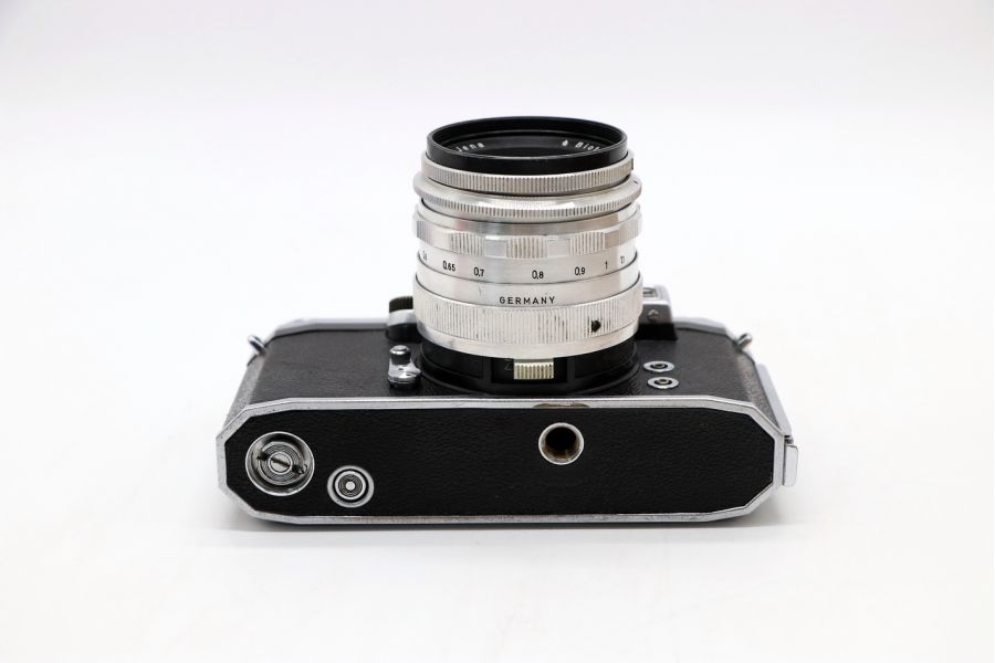 Praktina FX  + Biotar 2/58 T (Germany, 1955)