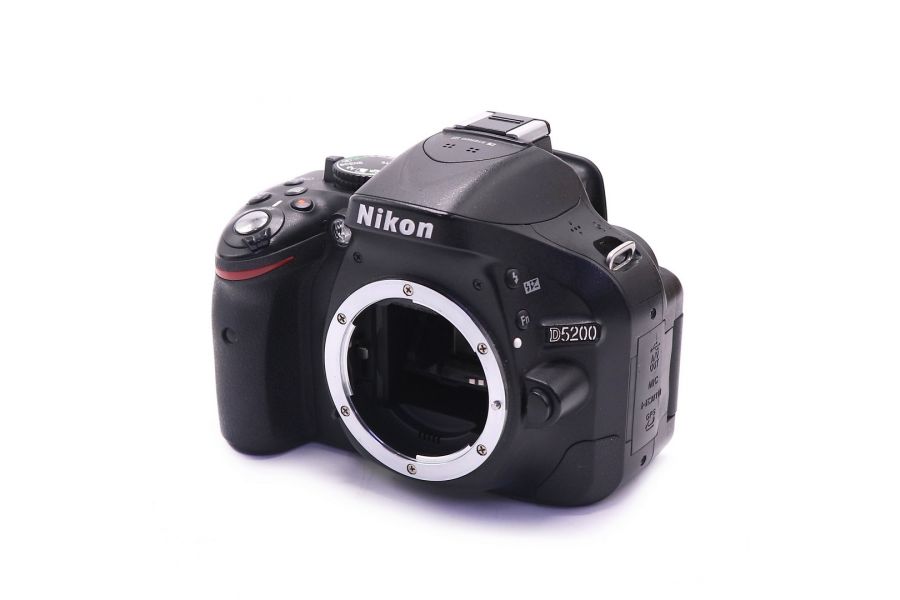 Nikon D5200 body в упаковке (пробег 17800 кадров)