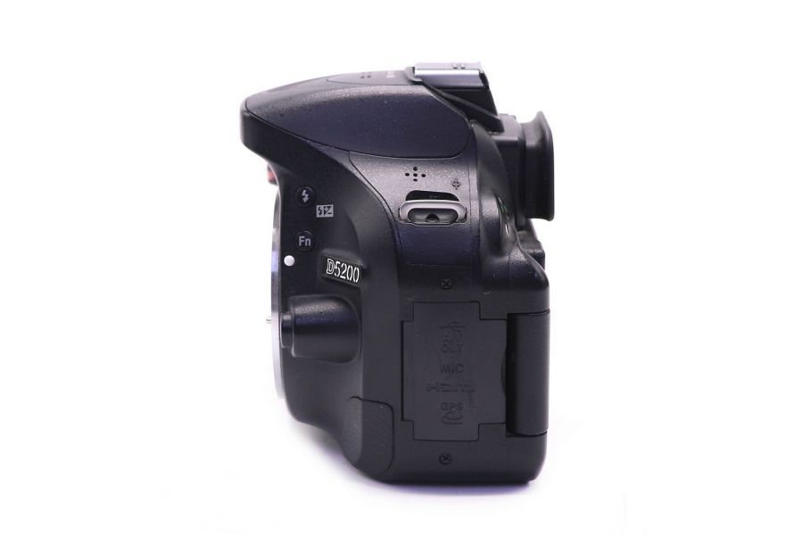 Nikon D5200 body в упаковке (пробег 17800 кадров)