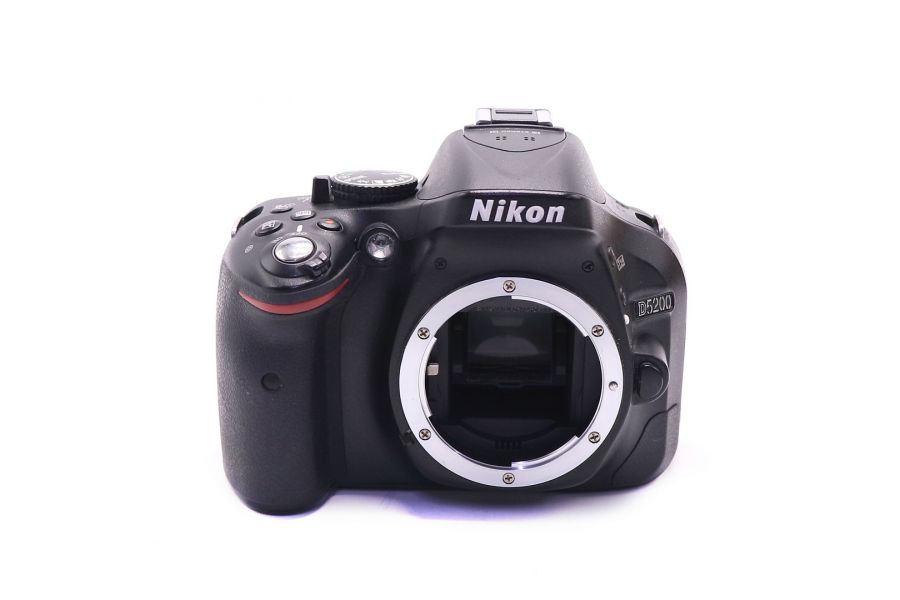 Nikon D5200 body в упаковке (пробег 17800 кадров)