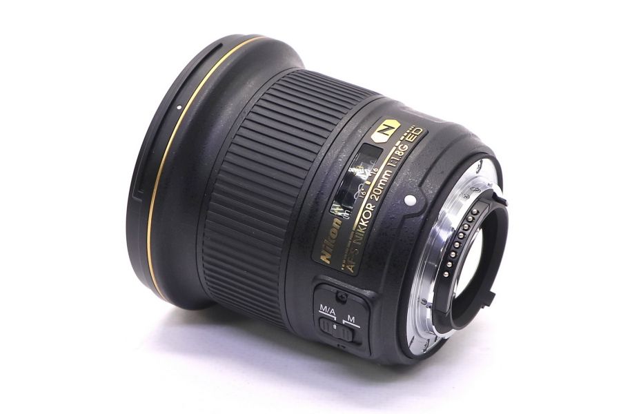Nikon 20mm f/1.8G AF-S Nikkor в упаковке