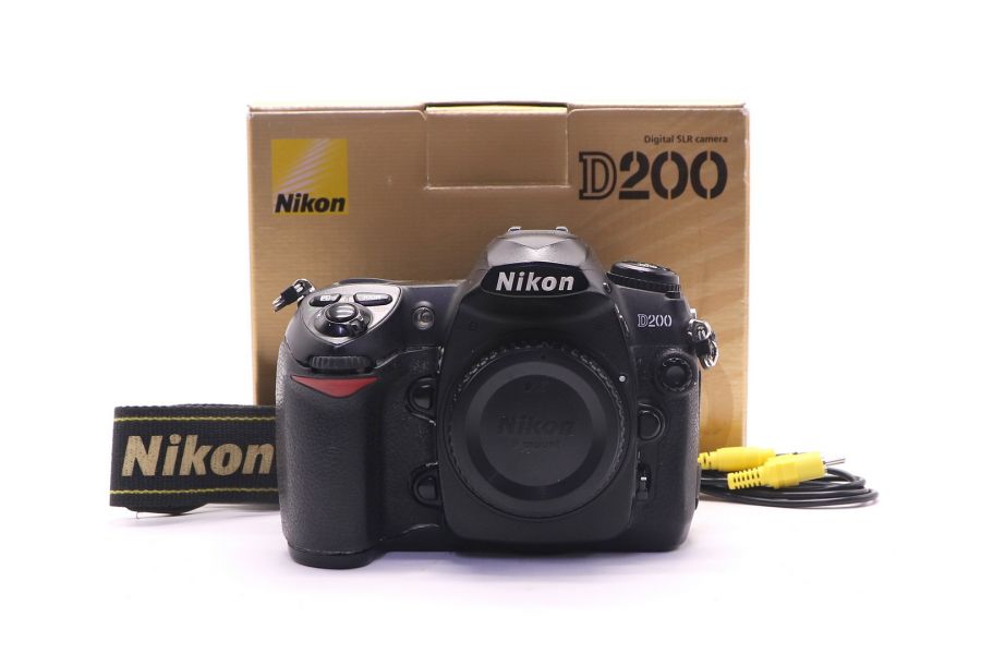 Nikon D200 body в упаковке (пробег 129595 кадров)