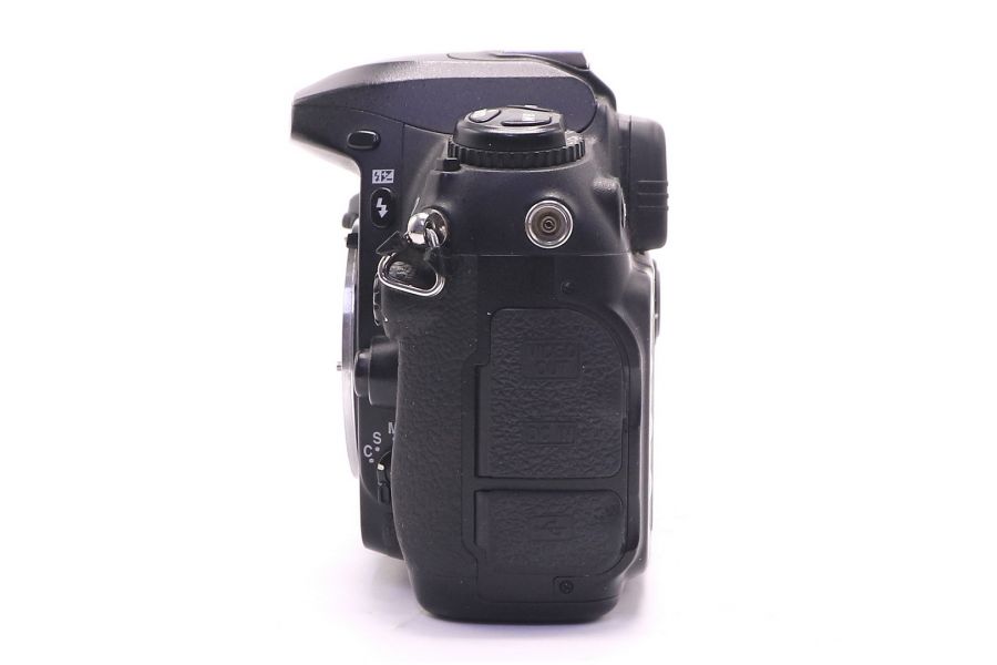Nikon D200 body в упаковке (пробег 129595 кадров)
