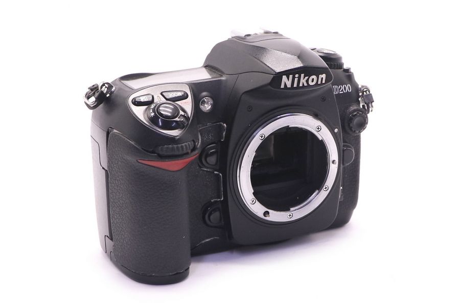 Nikon D200 body в упаковке (пробег 129595 кадров)
