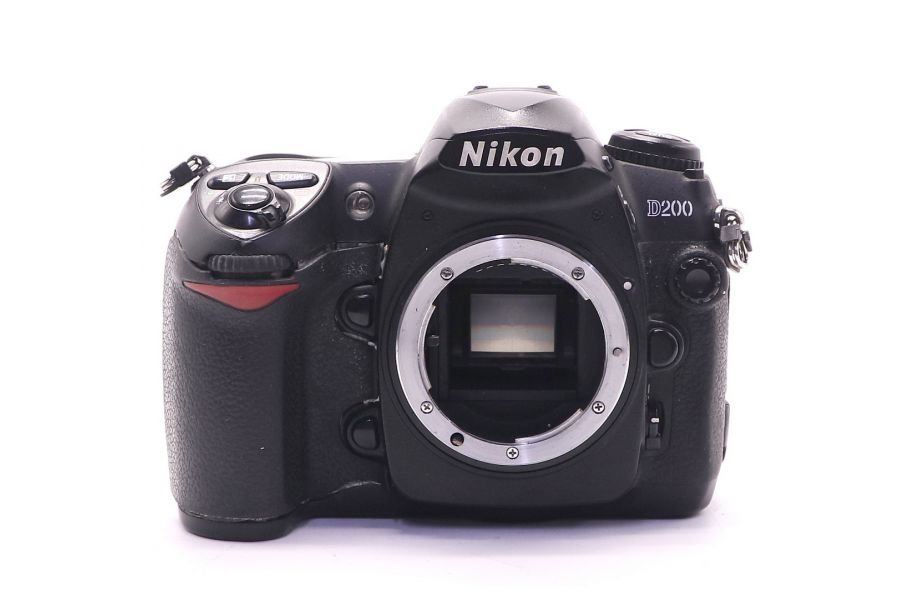 Nikon D200 body в упаковке (пробег 129595 кадров)