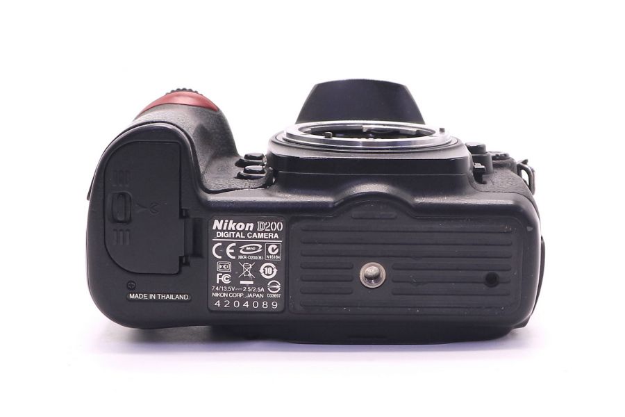 Nikon D200 body в упаковке (пробег 129595 кадров)