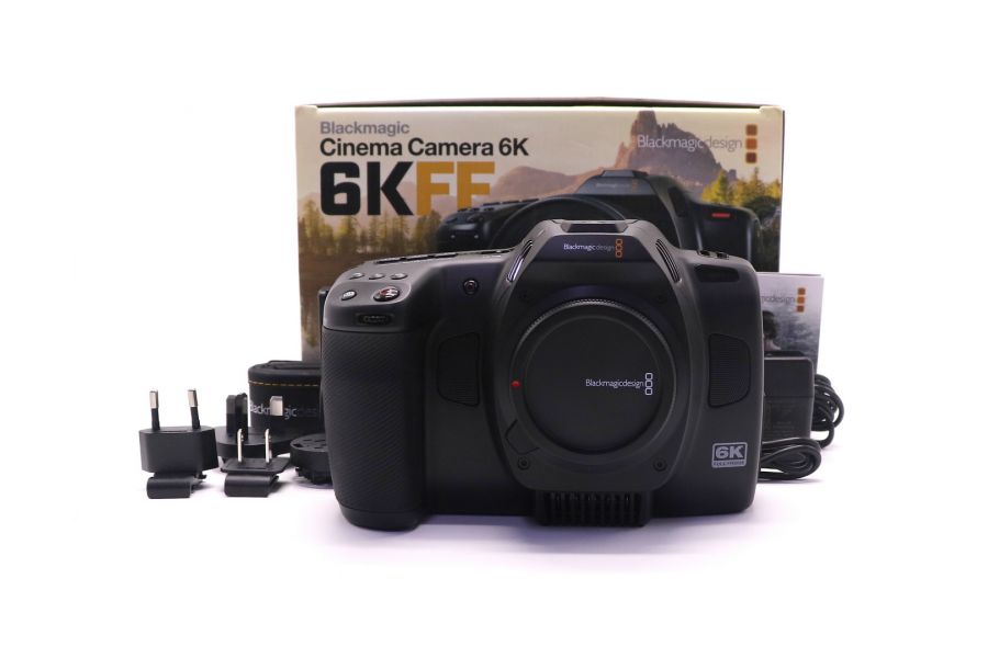 Blackmagic Cinema Camera 6K Full Frame в упаковке