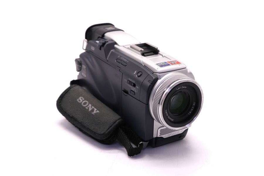 Видеокамера Sony DCR-TRV40E