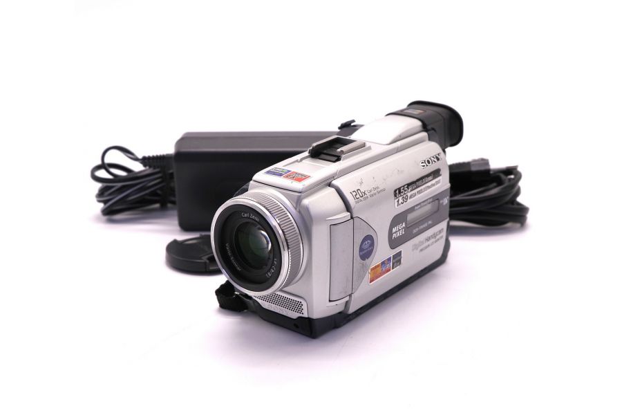 Видеокамера Sony DCR-TRV40E