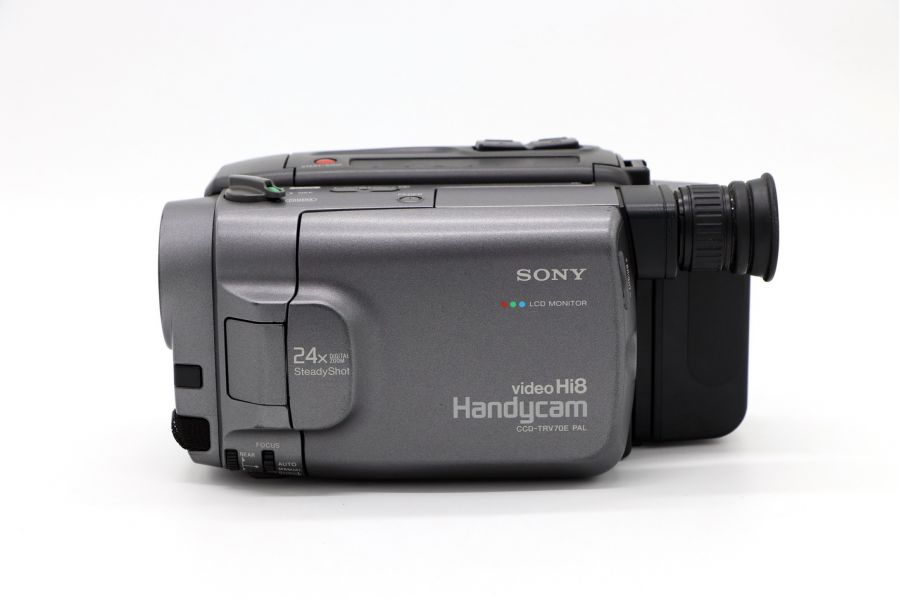Видеокамера Sony CCD-TRV70E
